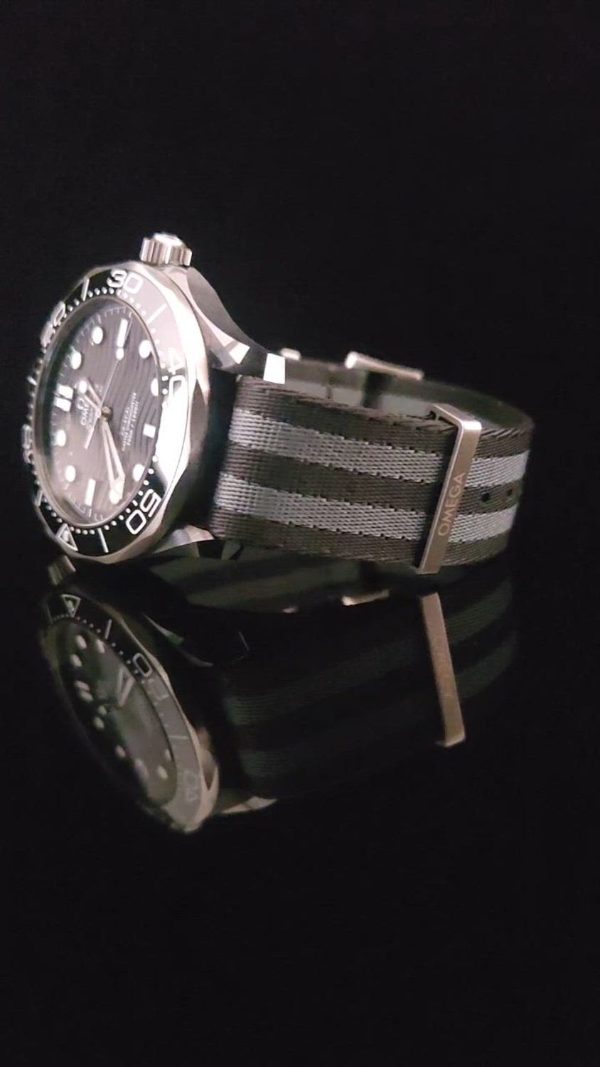 Omega 210.92.44.20.01.002