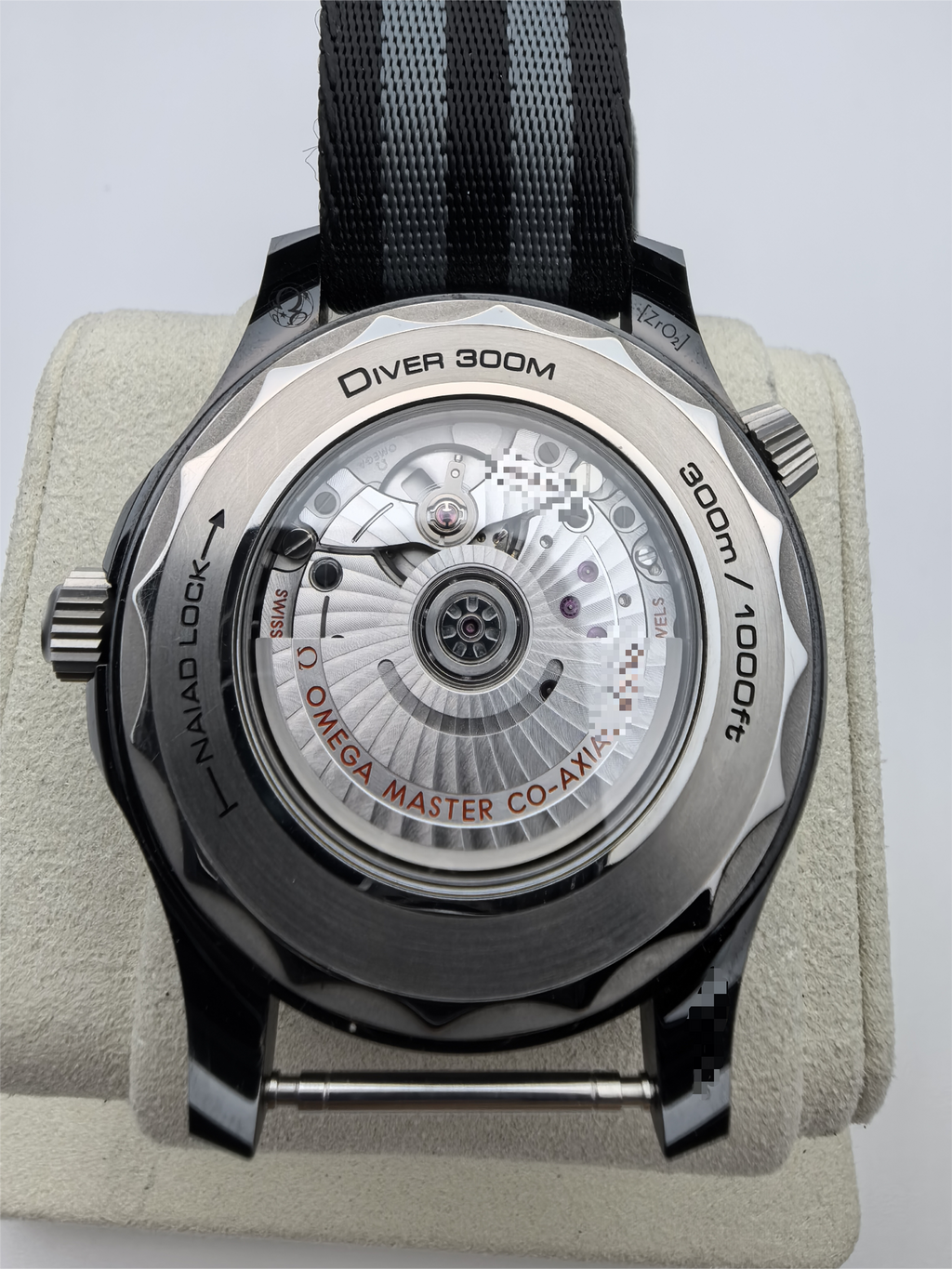 Omega 210.92.44.20.01.002