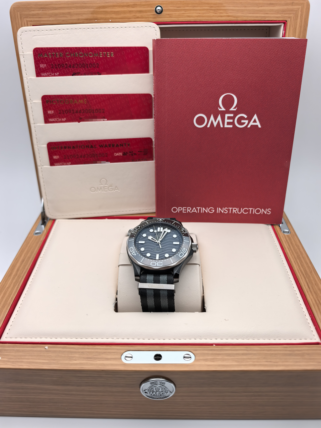 Omega 210.92.44.20.01.002