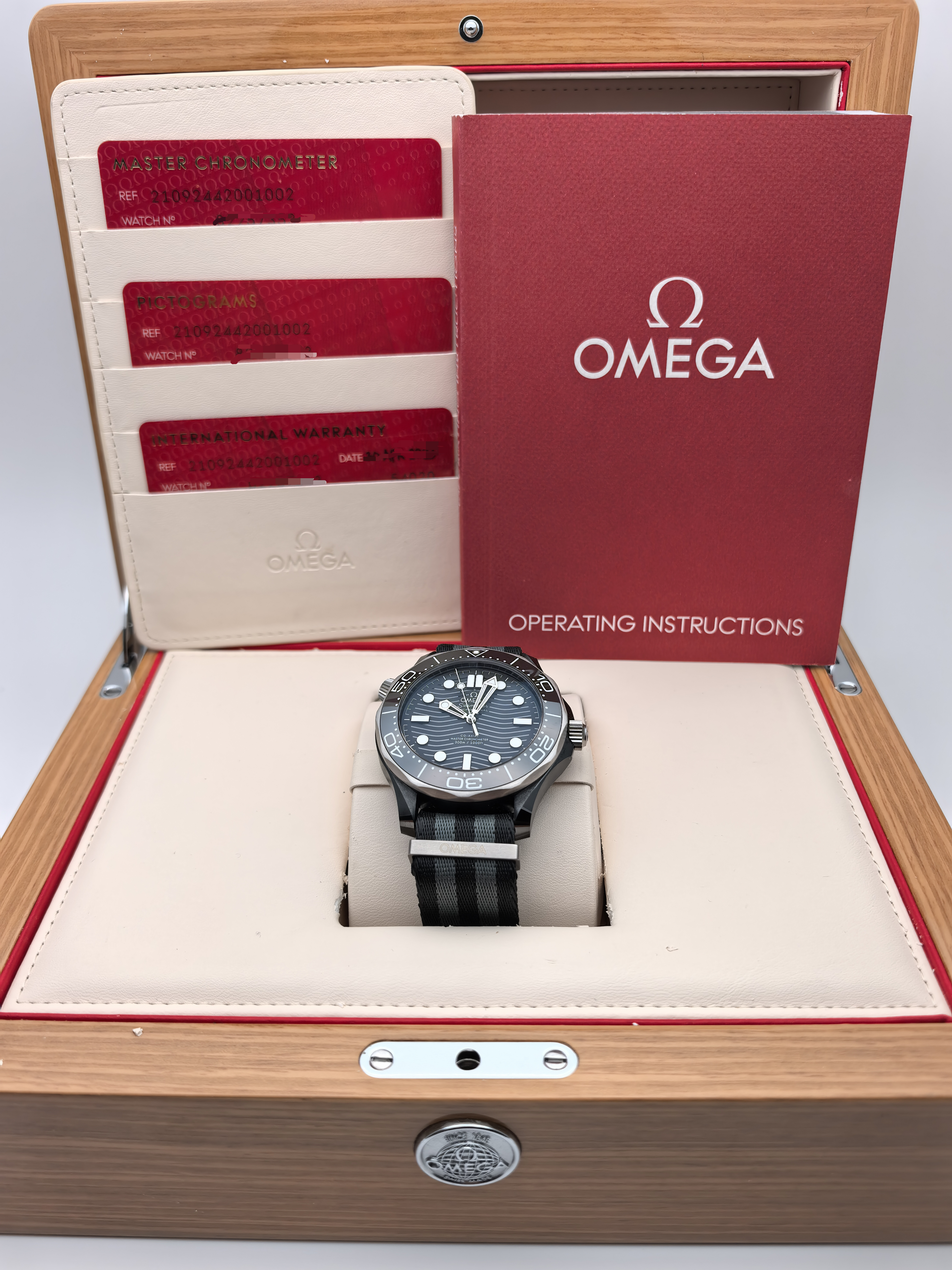 Omega 210.92.44.20.01.002