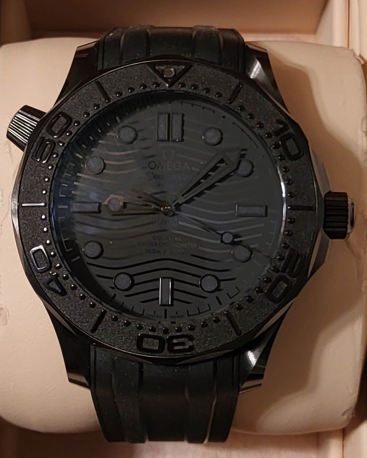 Omega 210.92.44.20.01.003