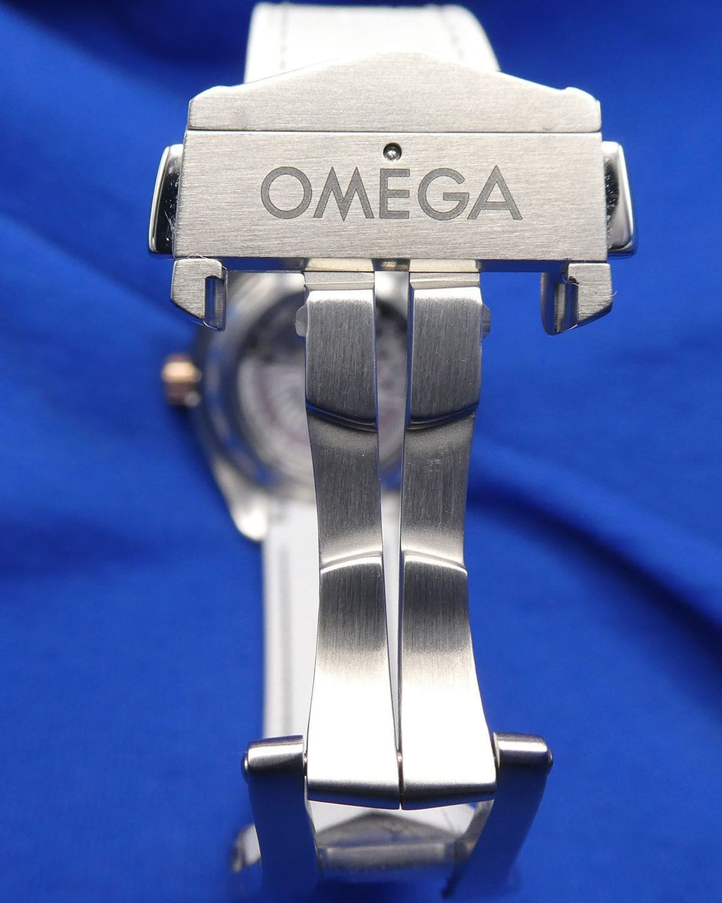 Omega 215.23.40.20.04.001