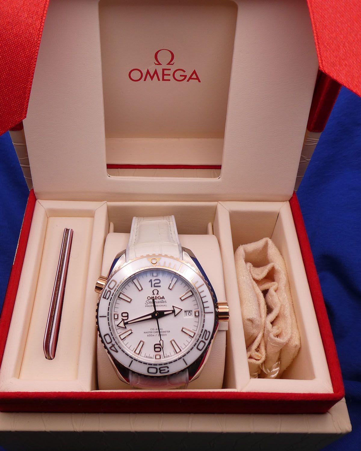 Omega 215.23.40.20.04.001