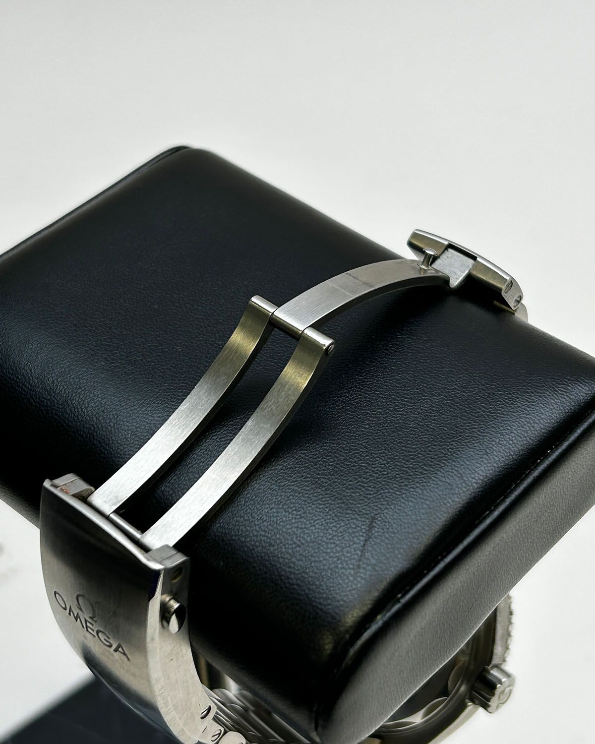 Omega 215.30.44.21.04.001