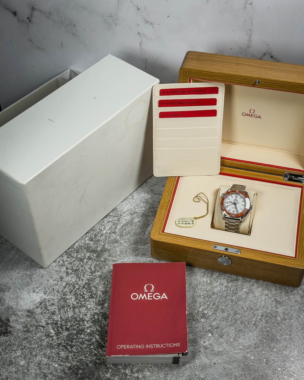 Omega 215.30.44.21.04.001
