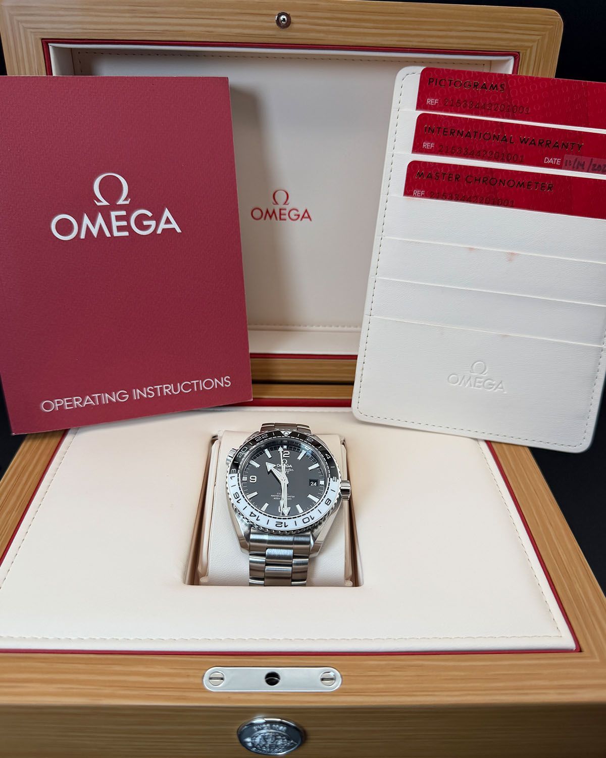 Omega 215.30.44.22.01.001