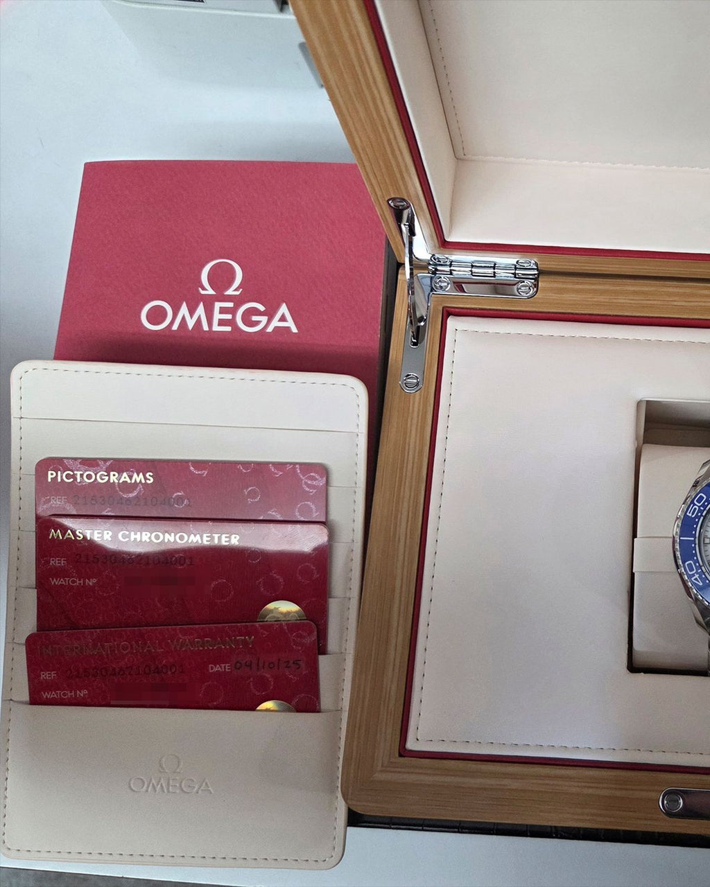 Omega 215.30.46.21.04.001