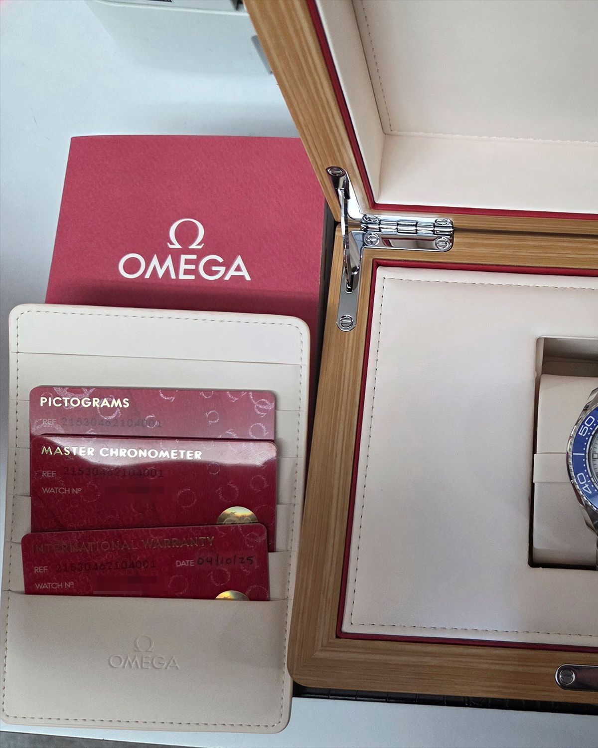 Omega 215.30.46.21.04.001