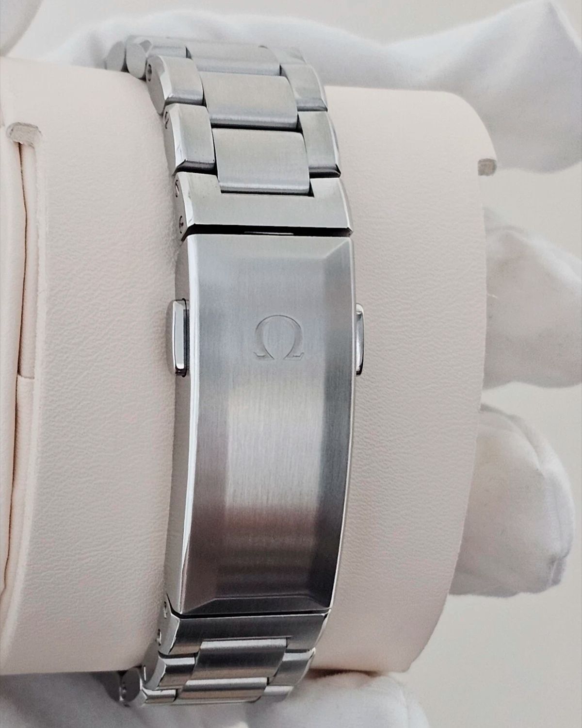 Omega 215.30.46.21.06.001