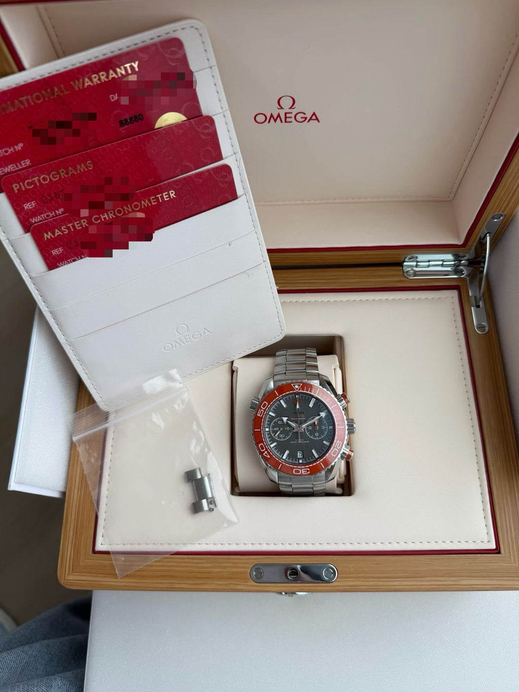 Omega 215.30.46.51.99.001