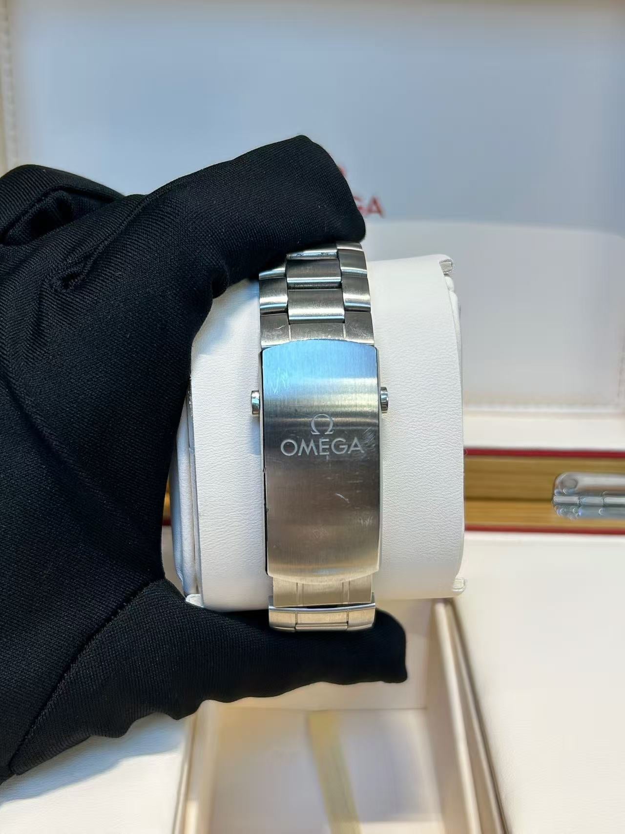 Omega 215.30.46.51.99.001