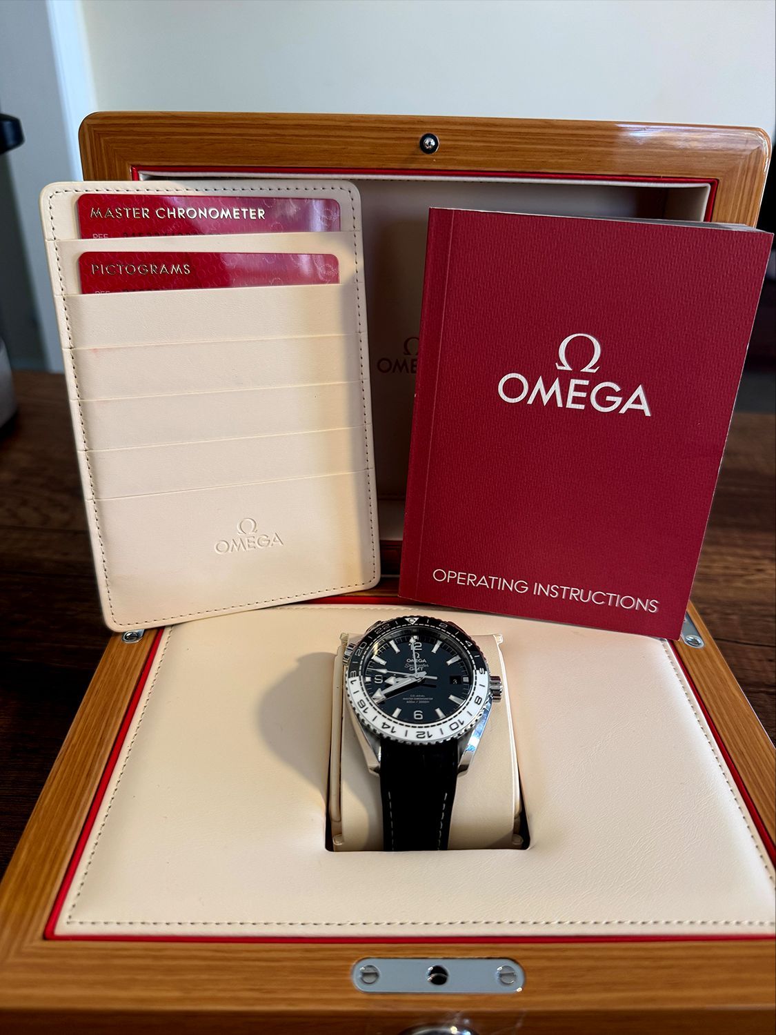 Omega 215.33.44.22.01.001