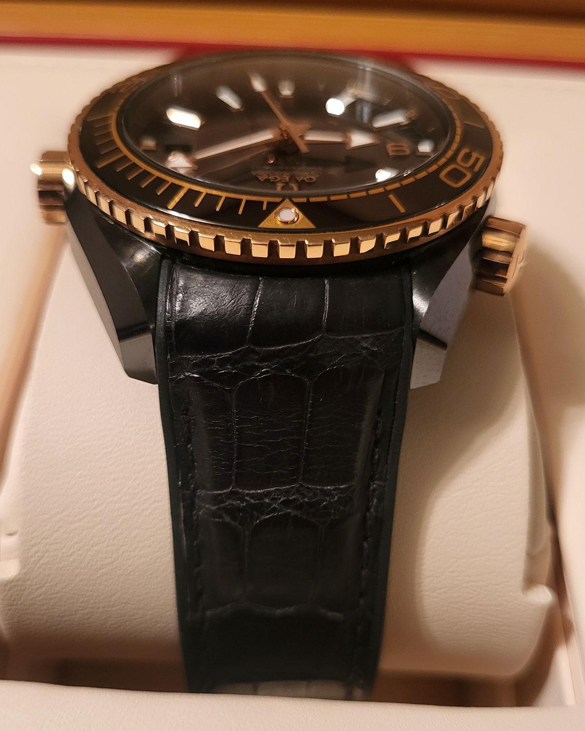 Omega 215.63.46.22.01.001