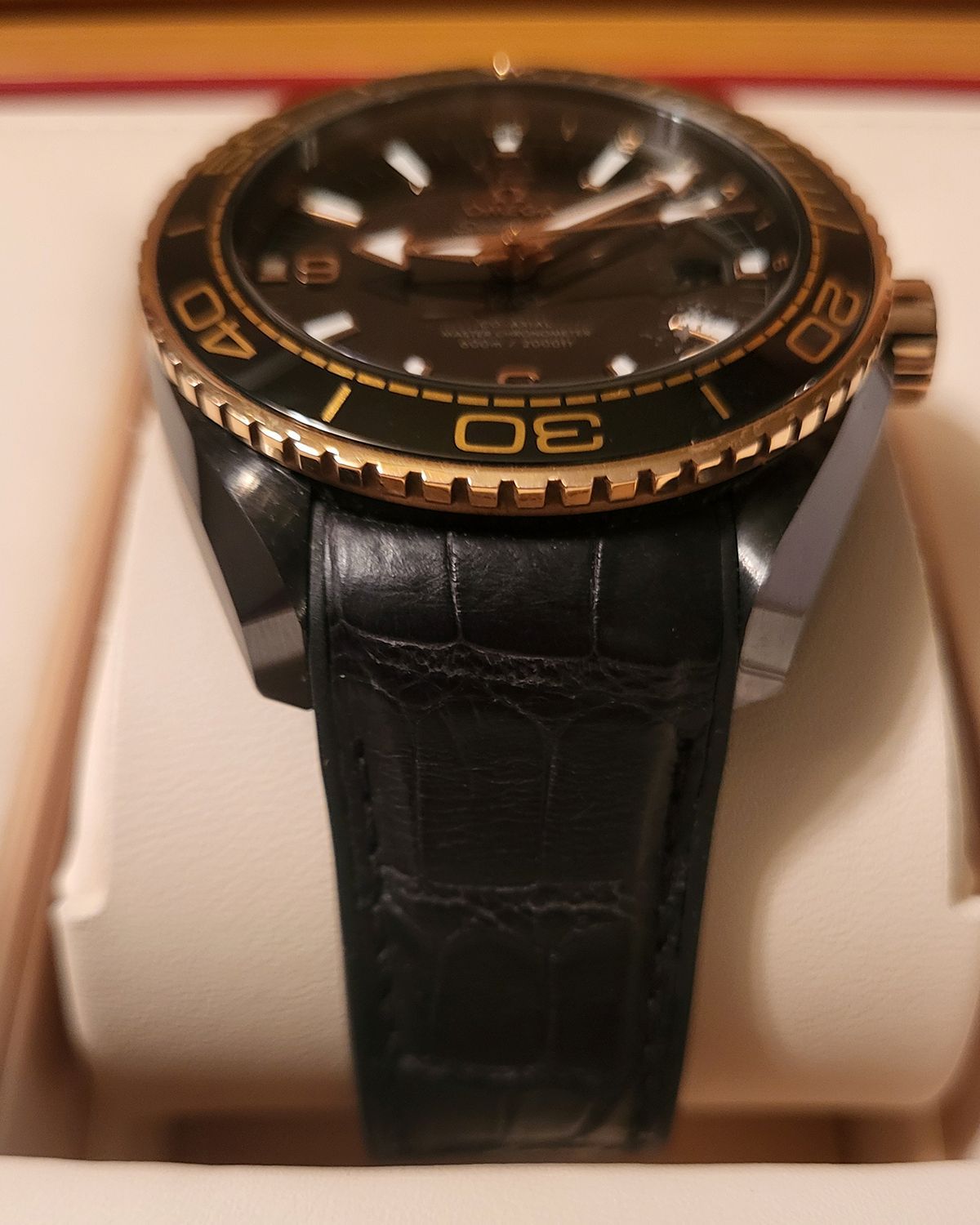 Omega 215.63.46.22.01.001