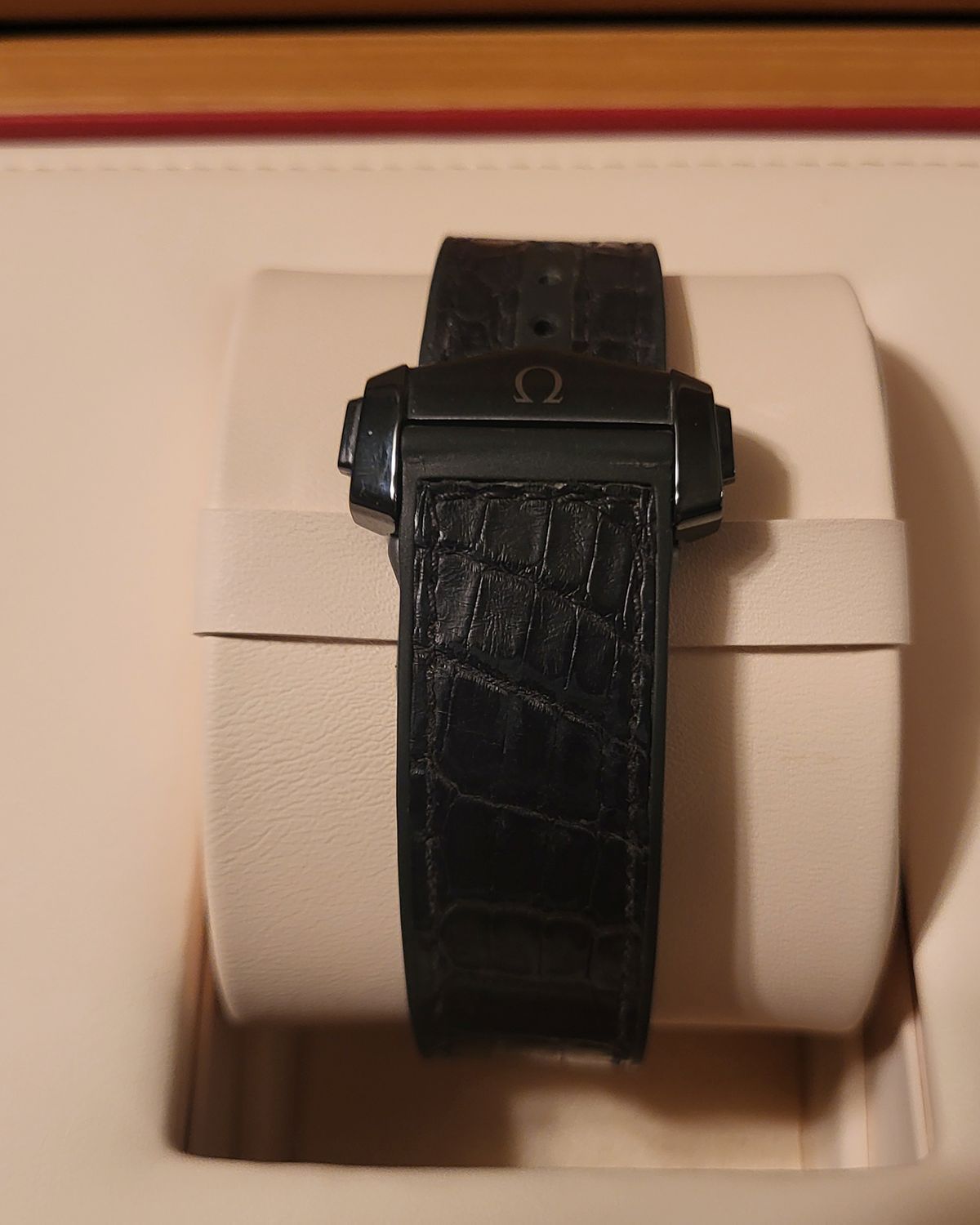 Omega 215.63.46.22.01.001