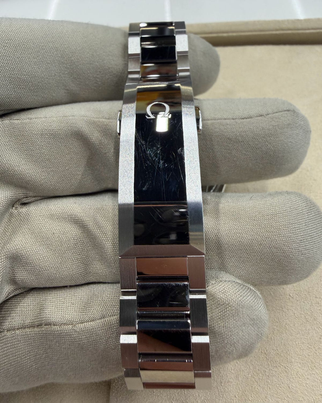Omega 217.30.42.21.01.001