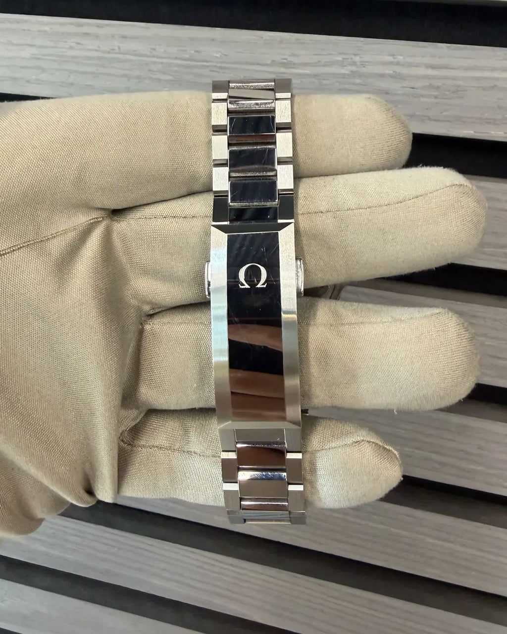 Omega 217.30.42.21.01.001