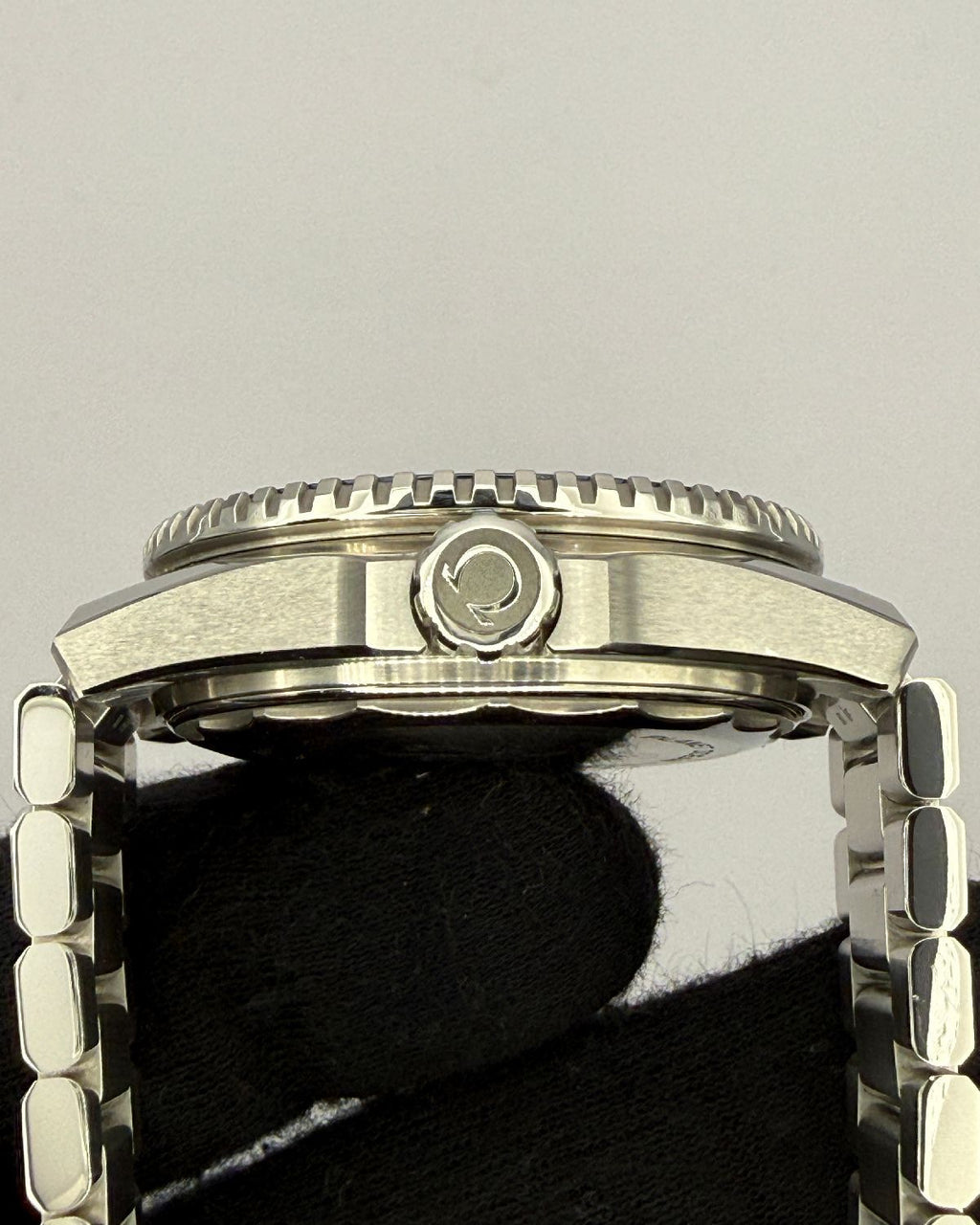 Omega 217.30.42.21.01.002