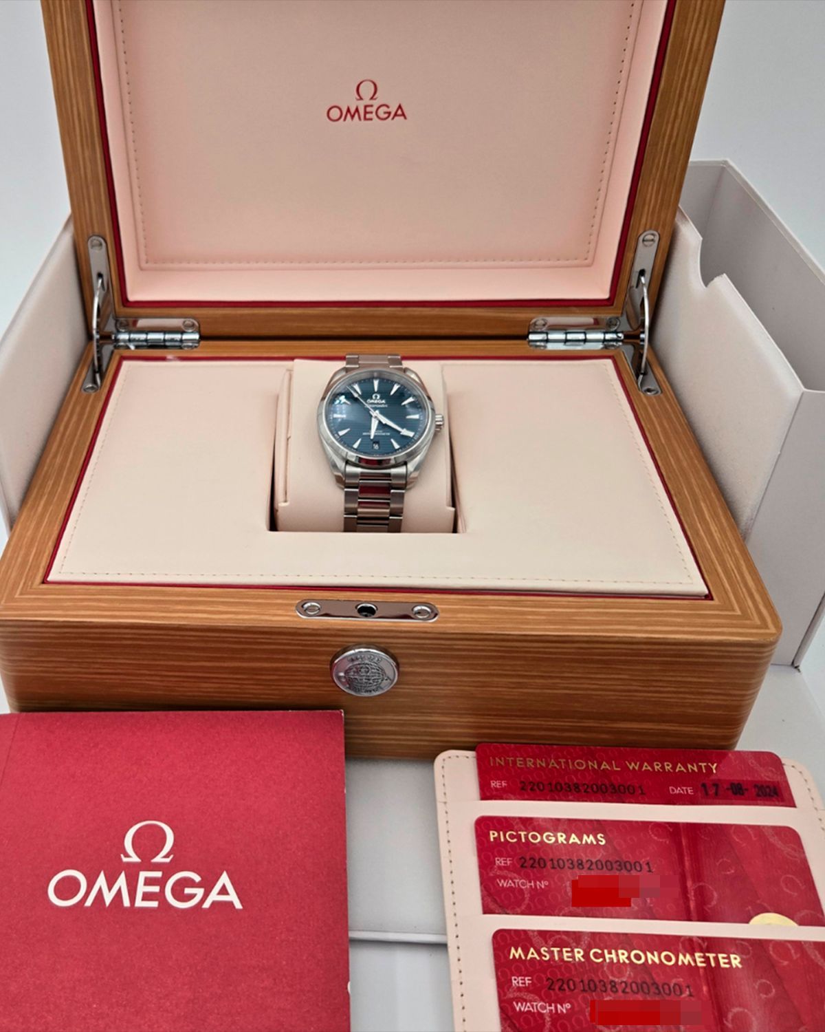 Omega 220.10.38.20.03.001