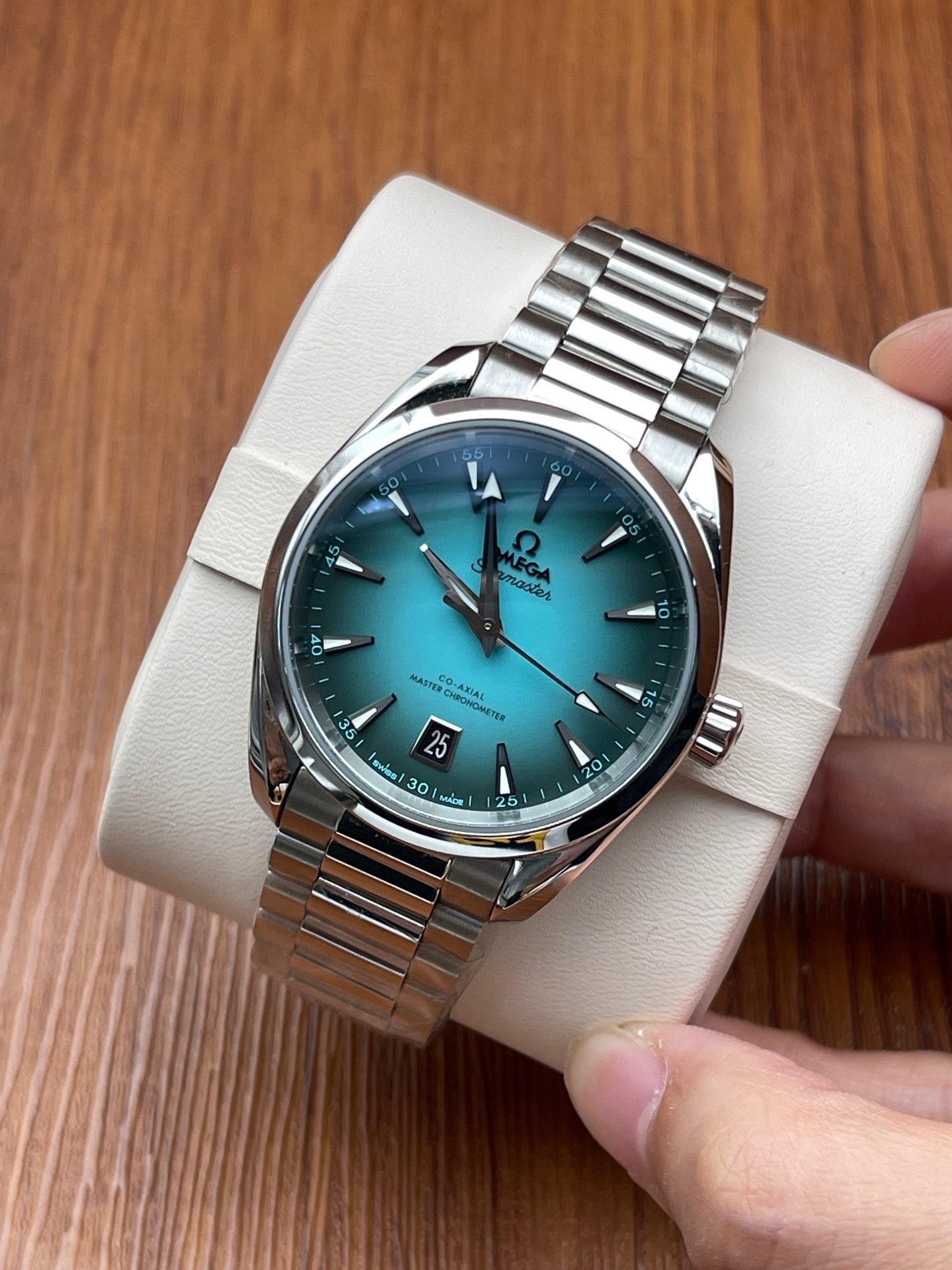 Omega 220.10.38.20.03.005