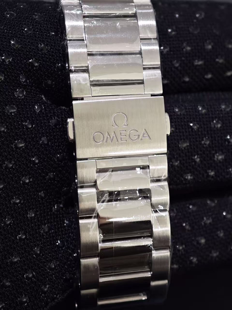 Omega 220.10.38.20.53.001