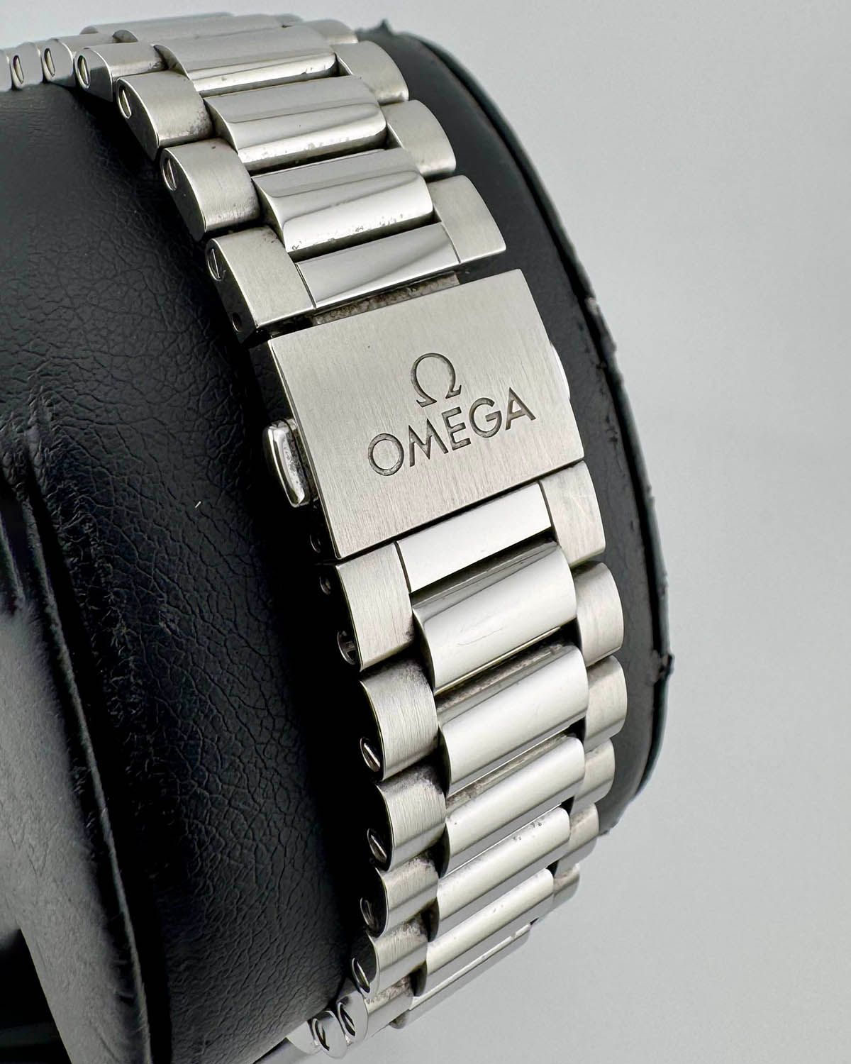 Omega 220.10.41.21.01.002
