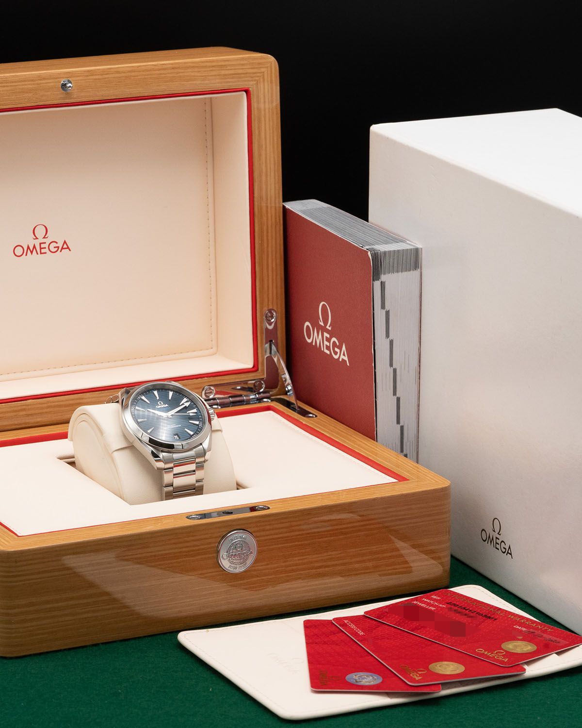Omega 220.10.41.21.03.001