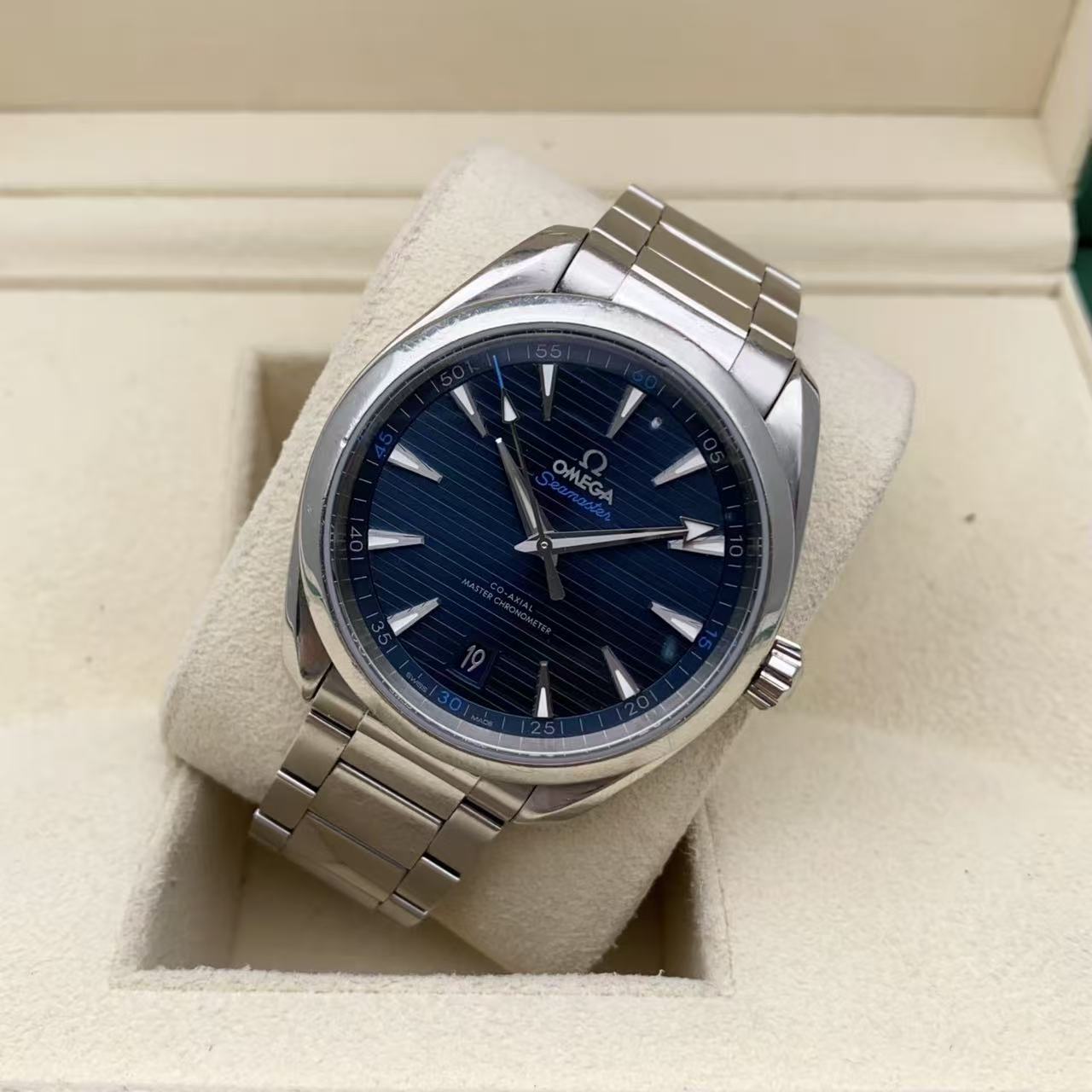 Omega 220.10.41.21.03.001