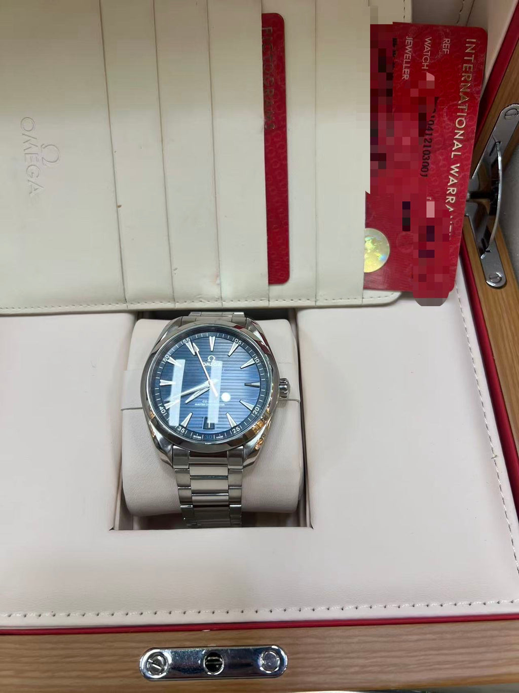 Omega 220.10.41.21.03.001