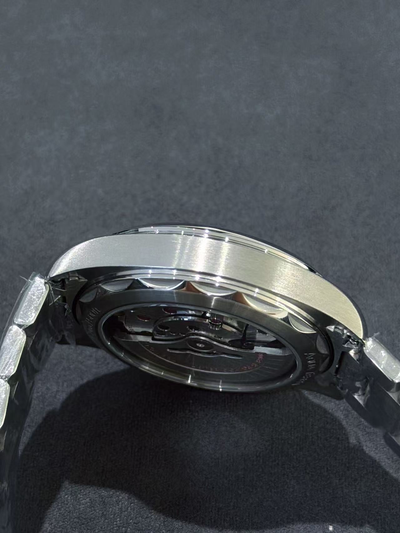 Omega 220.10.41.21.03.002
