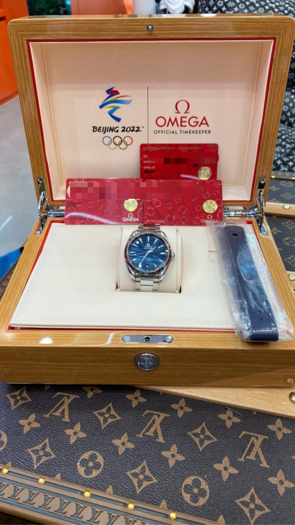 Omega 220.10.41.21.03.003