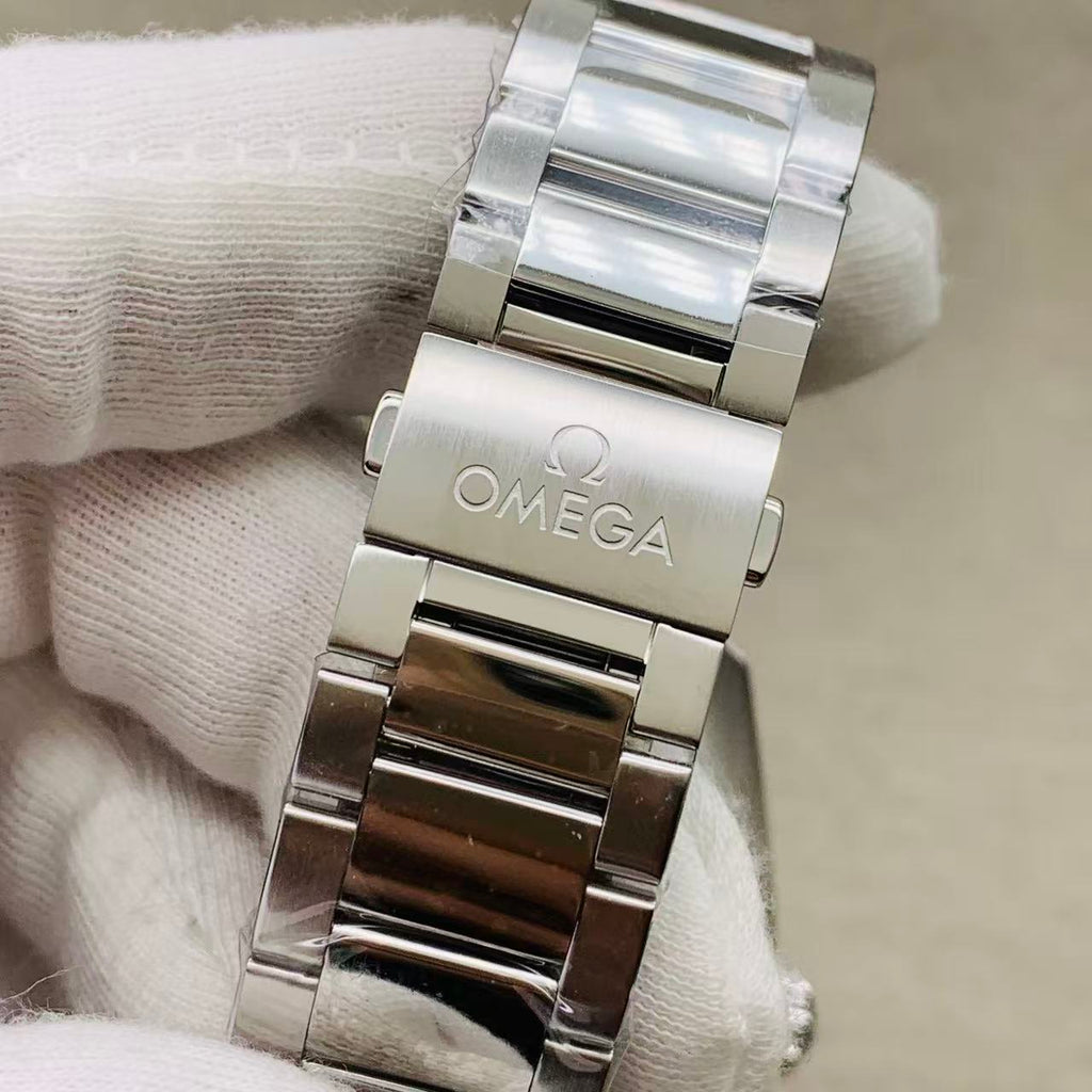 Omega 220.10.41.21.03.003