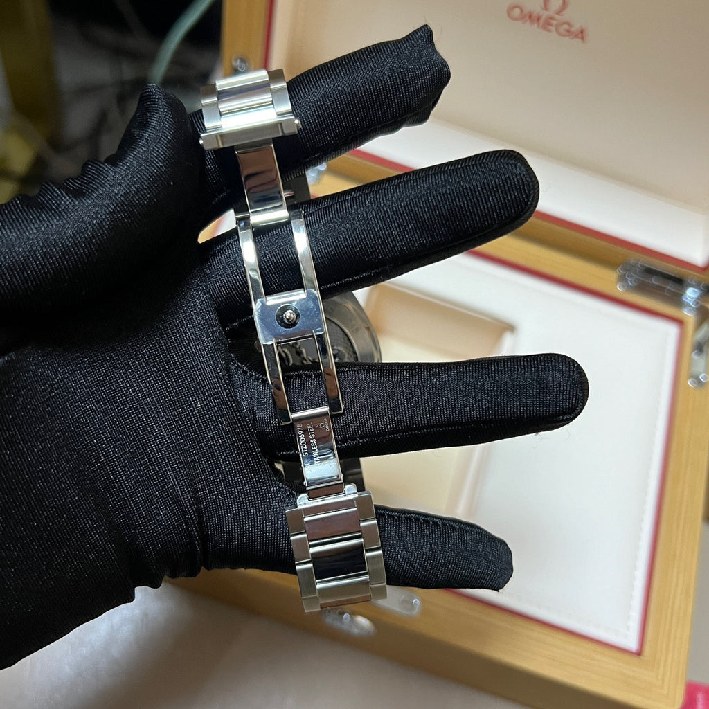 Omega 220.10.41.21.03.005