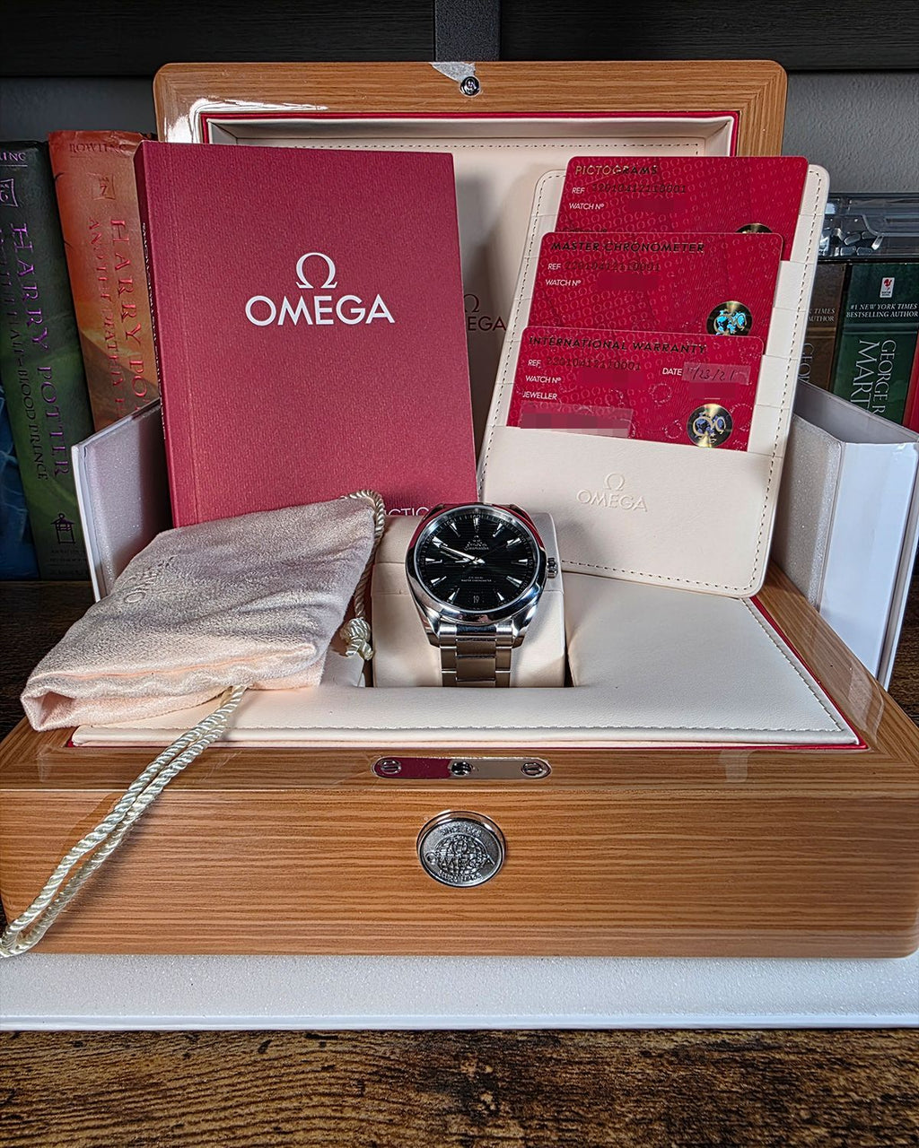 Omega 220.10.41.21.10.001