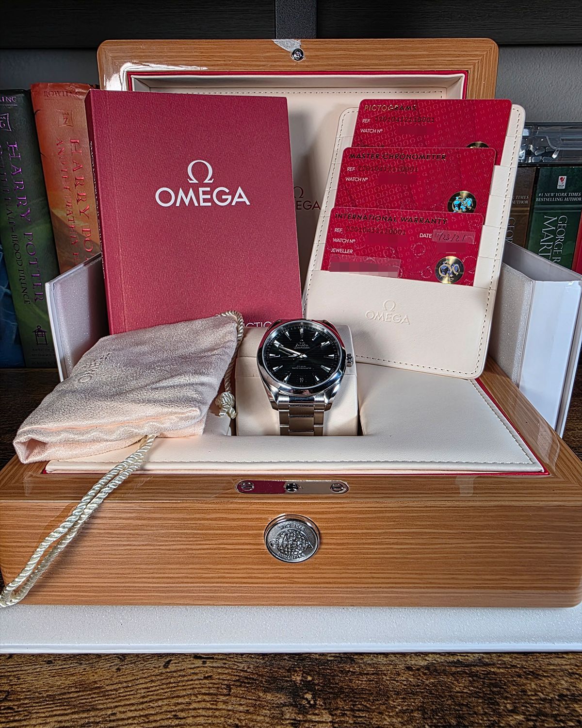Omega 220.10.41.21.10.001