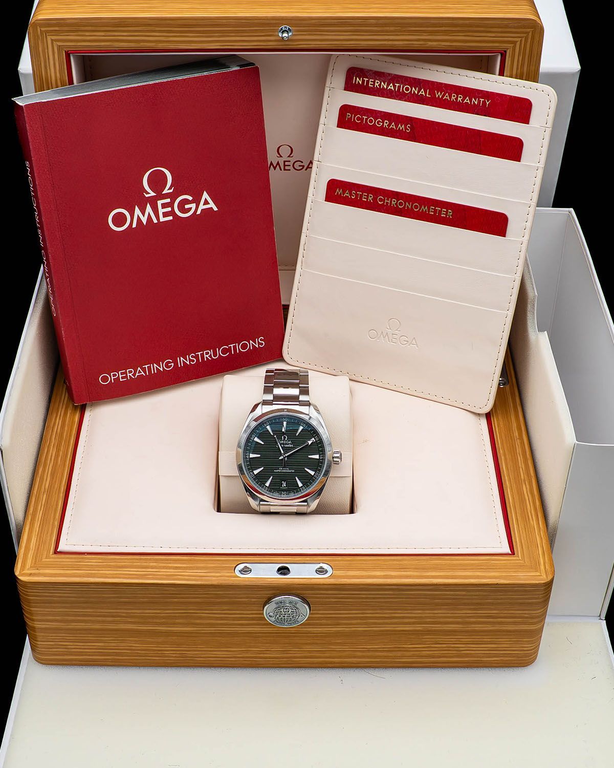 Omega 220.10.41.21.10.001