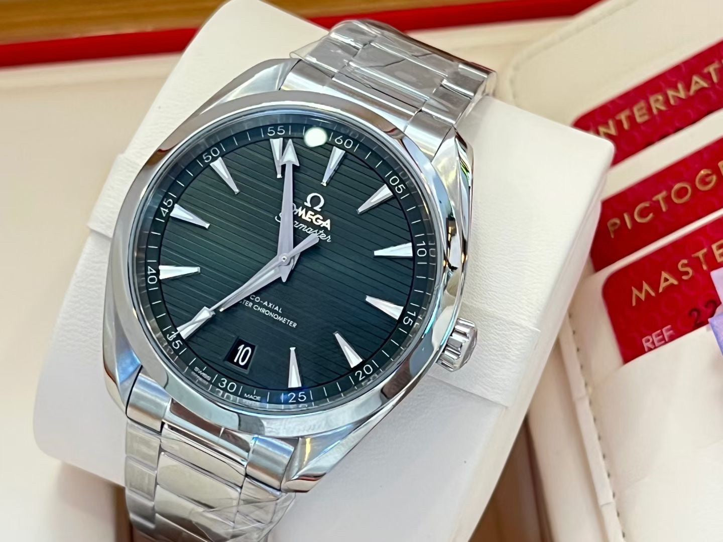 Omega 220.10.41.21.10.001