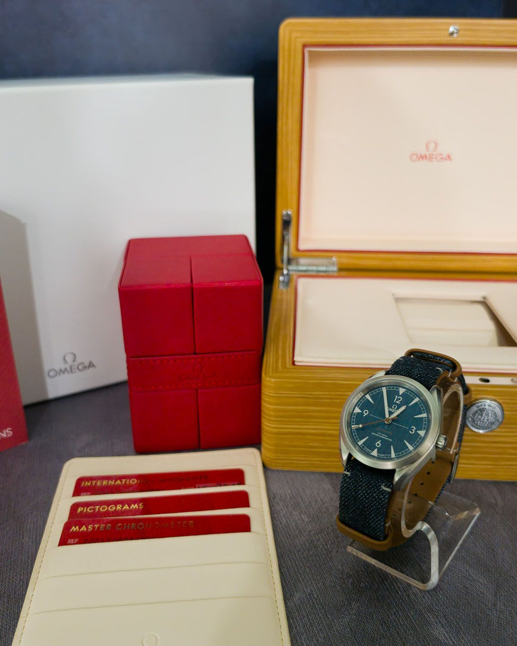Omega 220.12.40.20.03.001