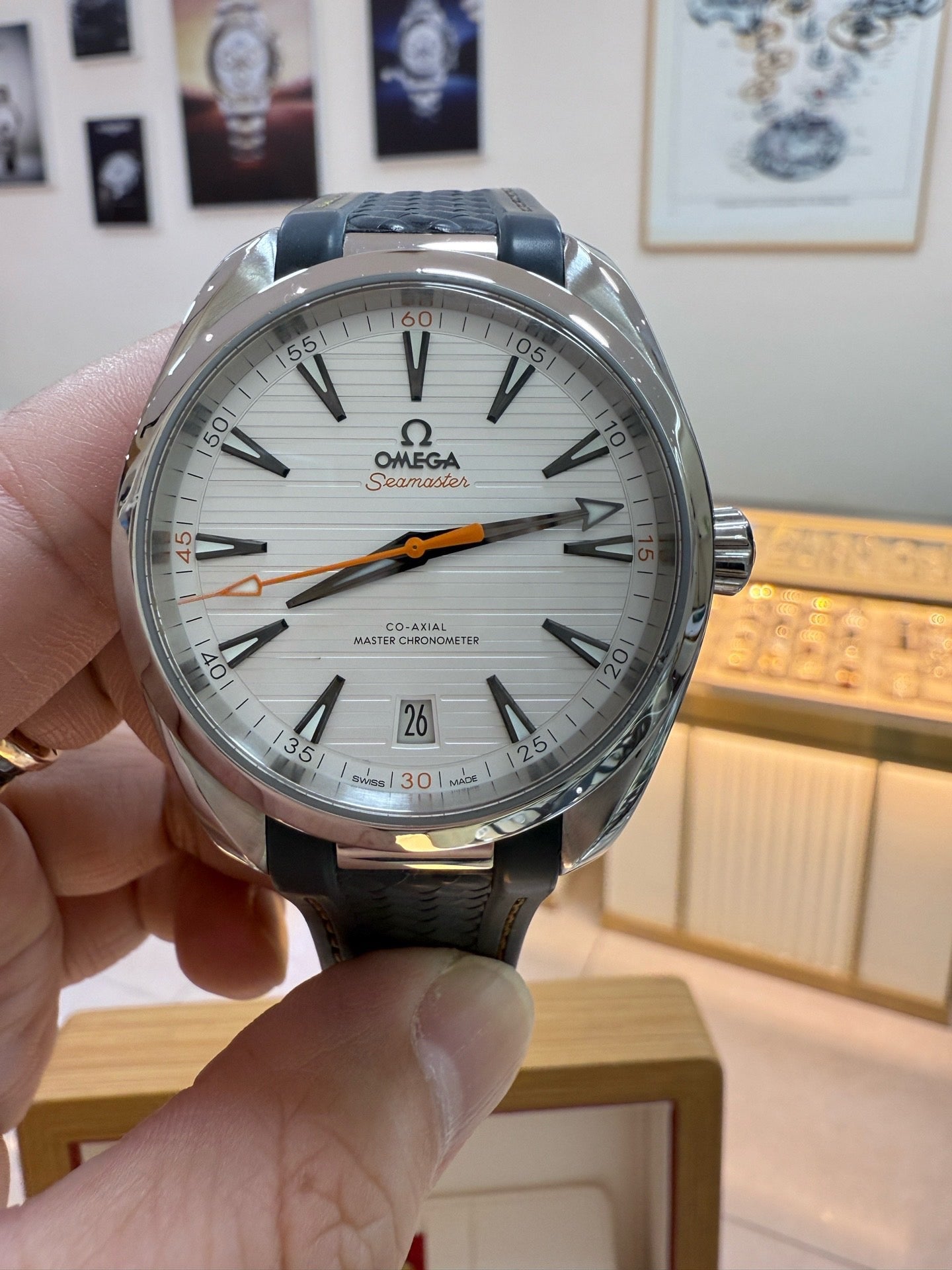 Omega 220.12.41.21.02.002