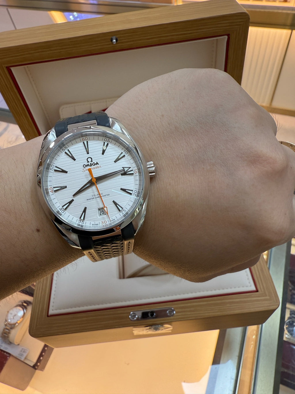 Omega 220.12.41.21.02.002