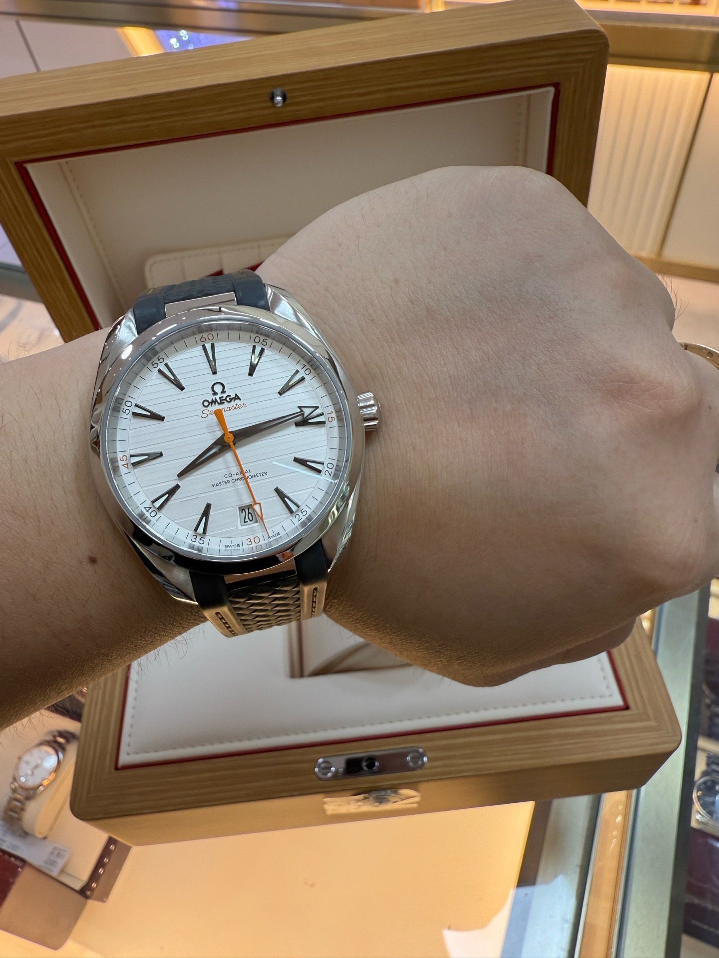Omega 220.12.41.21.02.002