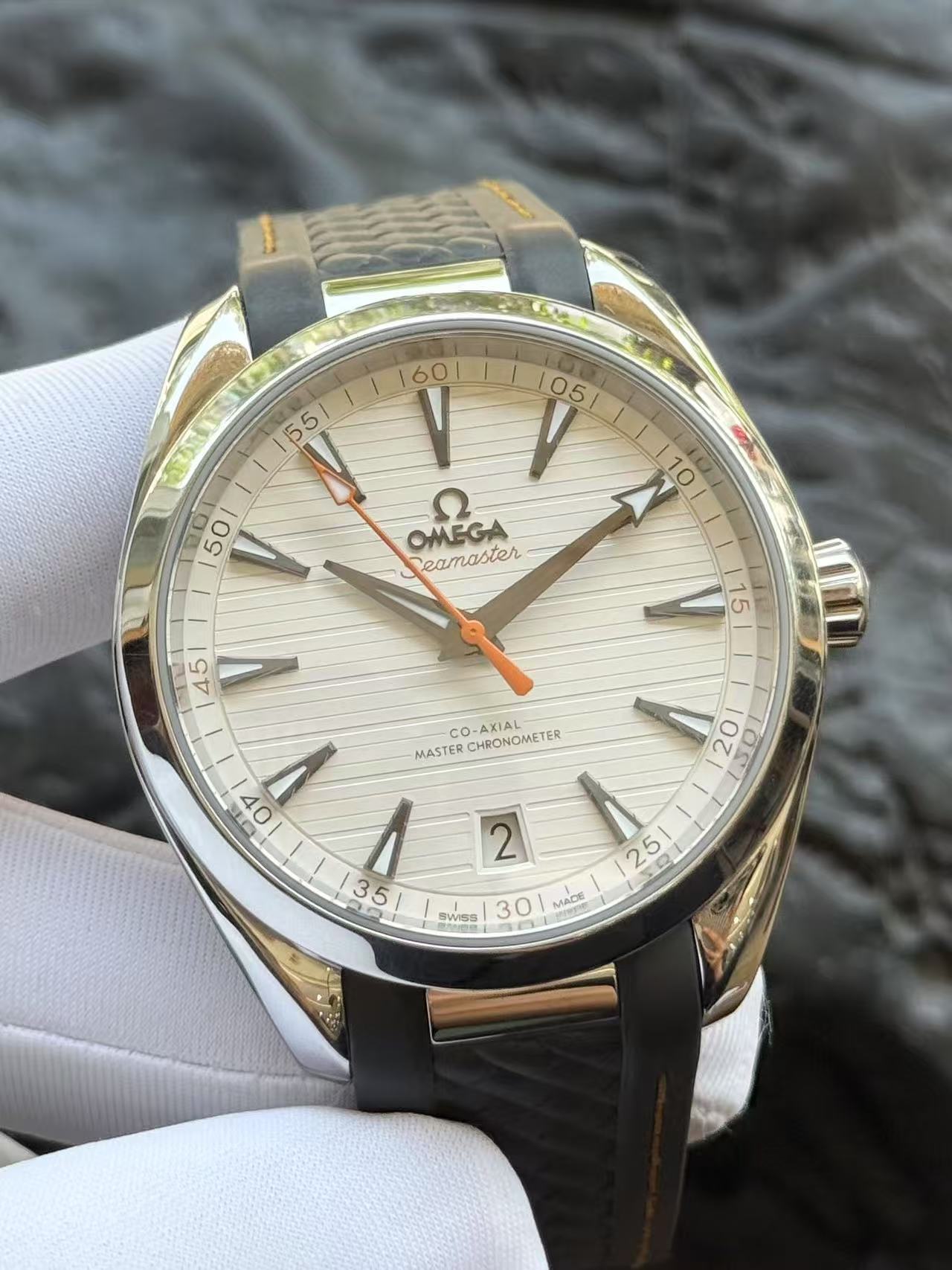 Omega 220.12.41.21.02.002