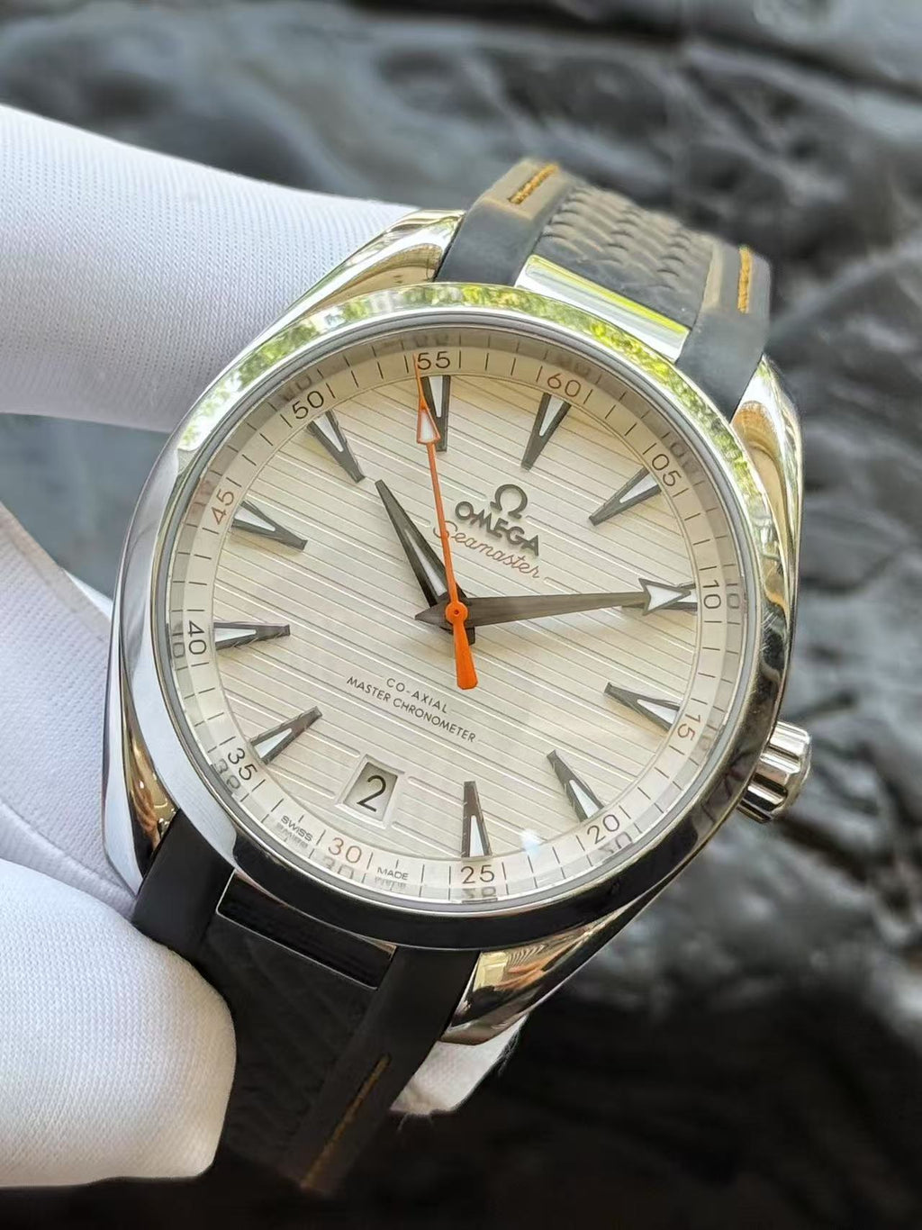 Omega 220.12.41.21.02.002