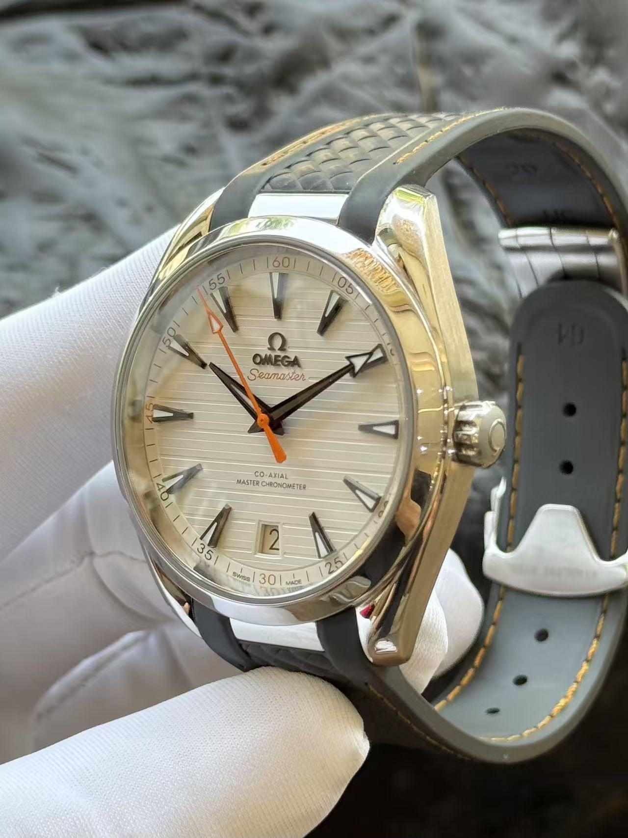 Omega 220.12.41.21.02.002