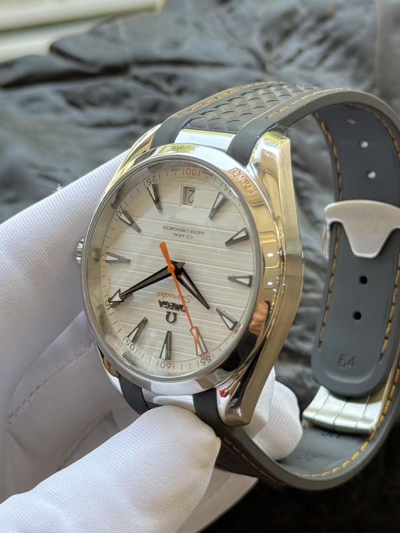 Omega 220.12.41.21.02.002