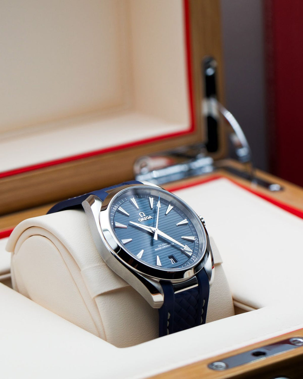 Omega 220.12.41.21.03.001