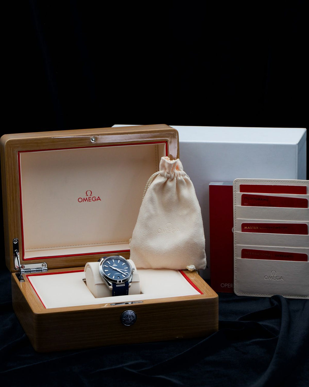 Omega 220.12.41.21.03.001