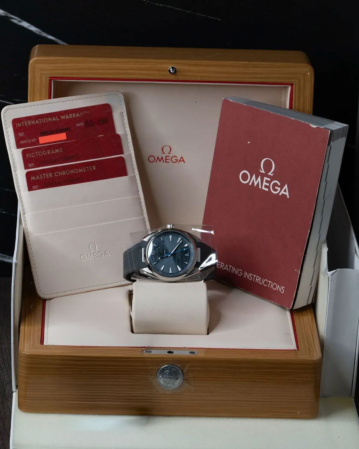 Omega 220.12.41.21.03.002