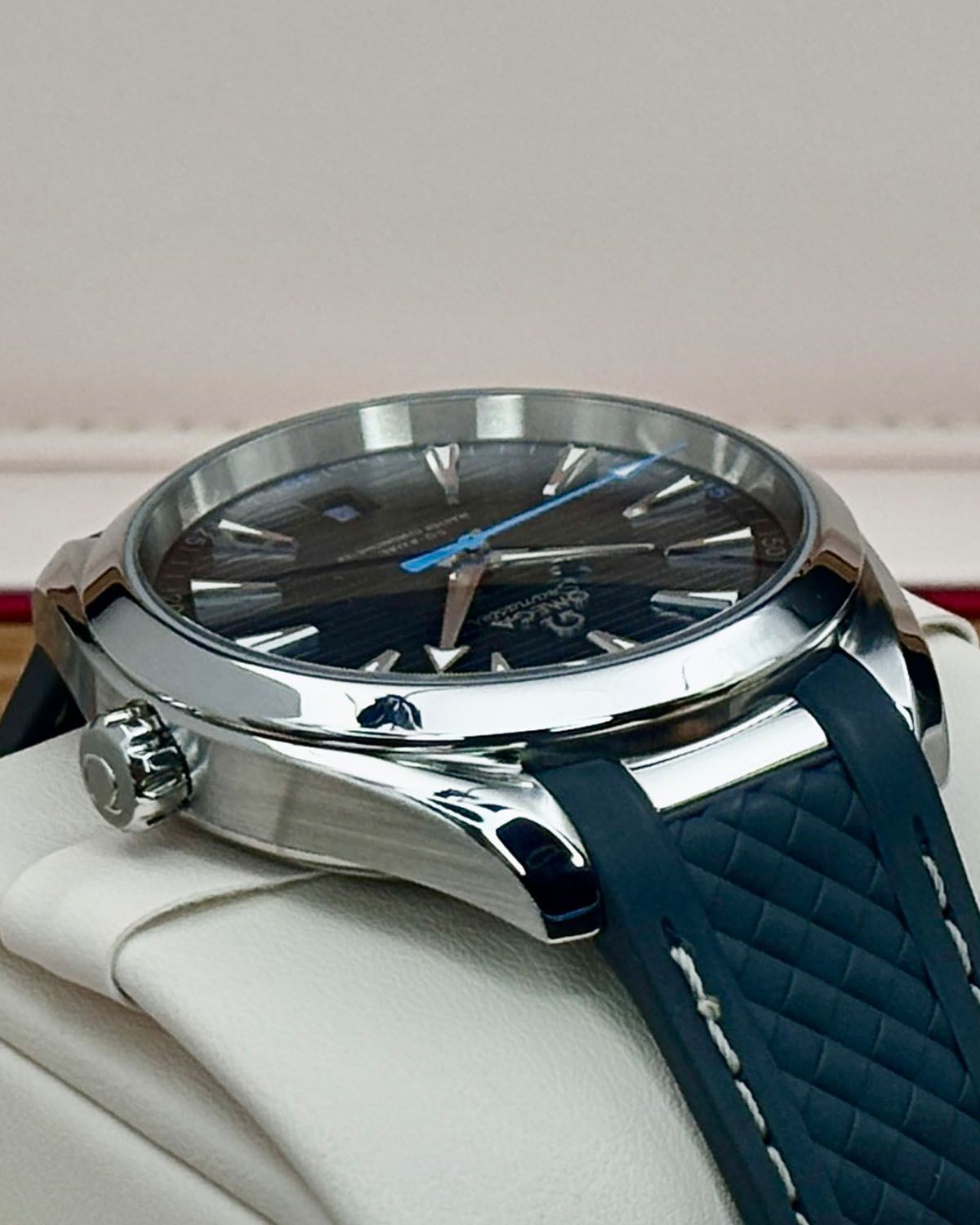 Omega 220.12.41.21.03.002