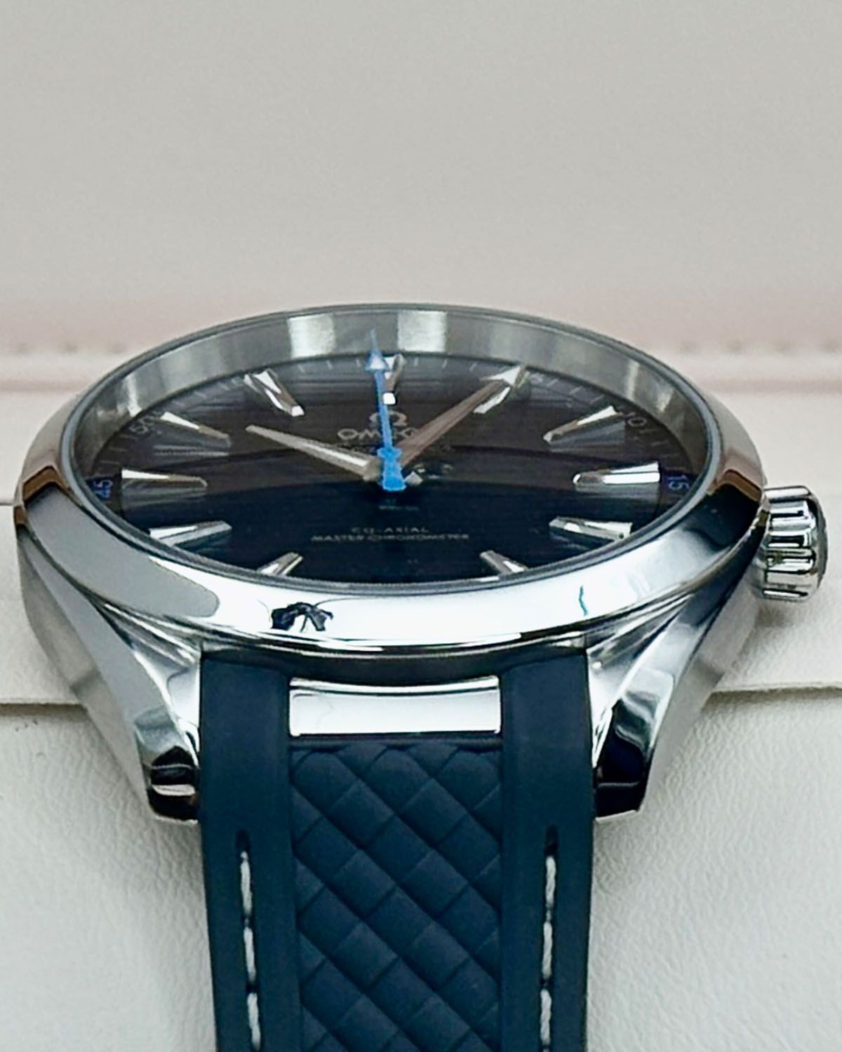 Omega 220.12.41.21.03.002